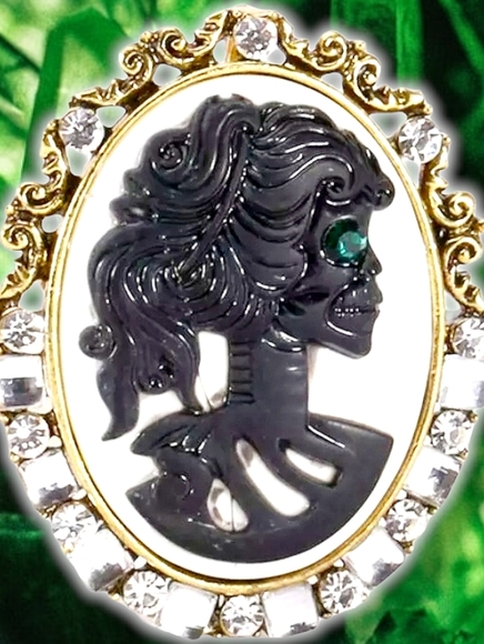Gold plated green and white crystal cameo skull woman necklace/brooch - Picture 16 of 16